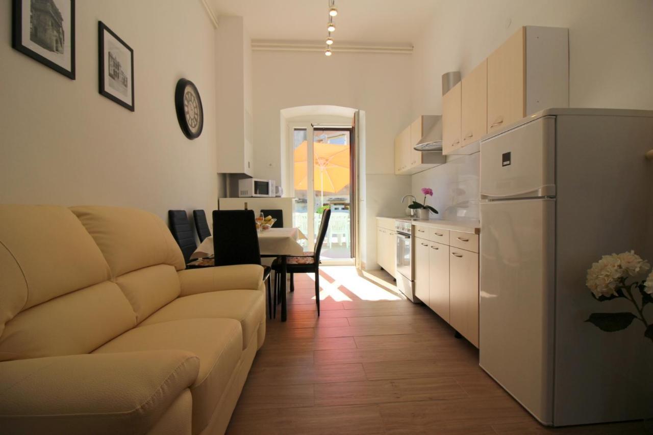 Apartment Old City Пореч Экстерьер фото